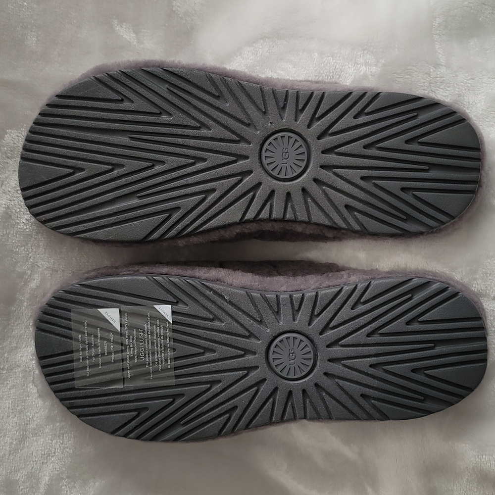 NEW Men's Uggs Fluff You Slippers Gray, Sizes (US)      M9/W11 or M12/W14 - Picture 3 of 7